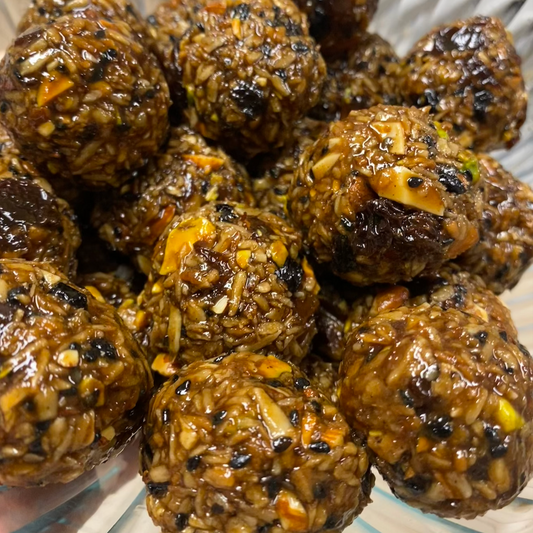 Bliss Balls with Dates & Coconut